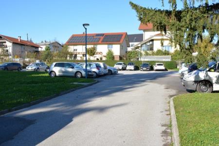 Tretja javna dražba za prodajo parkirnih mest ob Donovi cesti, ki so v lasti Občine Medvode