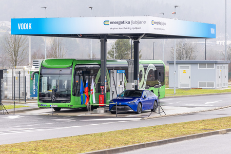 Polnilni park za alternativna goriva (foto: Urban Štebljaj)