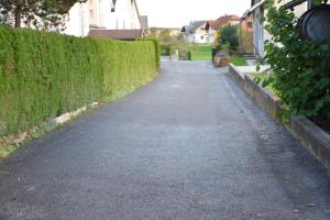 Cesta na Spodnji Senici 