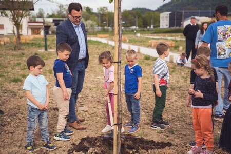 Odprtje vrtičkov v Preski